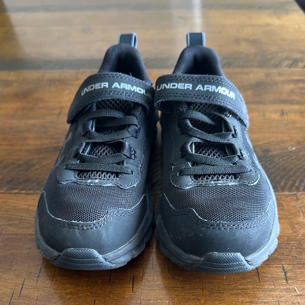Under Armour Black Sneakers - Picture 2 of 8
